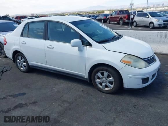 ✅ 2007 Nissan Versa S • VIN: 3N1BC11E47L439072 • Lot: 42083801. Listed on IAAI with 215,096 mi. Free auction sales archive from the USA and detailed vehicle history report at DreamBid. Image 1.