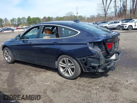 ✅ 2018 BMW 3 Series 330i xDrive • VIN: WBA8Z9C54JG828207 • Lot: 42000931. Listed on IAAI with 73,736 mi. Free auction sales archive from the USA and detailed vehicle history report at DreamBid. Image 15.