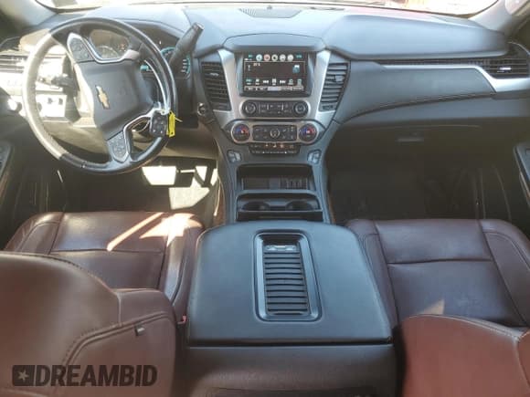 ✅ 2019 Chevrolet Suburban Premier • VIN: 1GNSKJKJ3KR291615 • Lot: 90142665. Wystawiony na Copart z przebiegiem 130 860 mil. Bezpłatny archiwum sprzedaży aukcyjnych z USA i szczegółowy raport historii pojazdu na DreamBid. Zdjęcie 8.