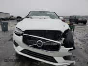 ✅ 2019 Volvo XC60 Momentum • VIN: LYVA22RKXKB224249 • Lot: 87109694. Wystawiony na Copart z przebiegiem 69 190 mil. Bezpłatny archiwum sprzedaży aukcyjnych z USA i szczegółowy raport historii pojazdu na DreamBid. Zdjęcie 5.