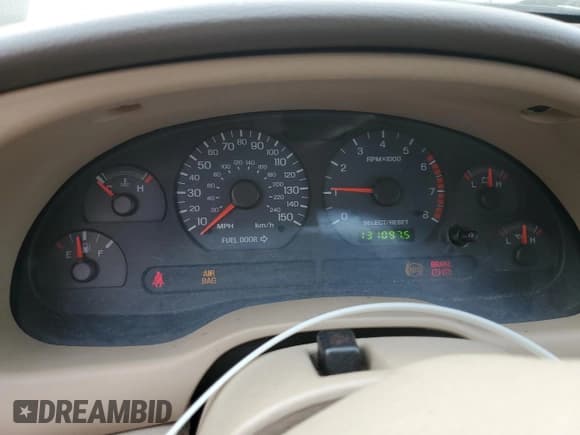 ✅ 2004 Ford Mustang GT Deluxe • VIN: 1FAFP45X04F107884 • Лот: 81931215. Опубликован ранее на Copart с пробегом 131 097 миль. Бесплатный доступ к архиву аукционных продаж из США и подробный отчёт об истории автомобиля на DreamBid. Изображение 9.