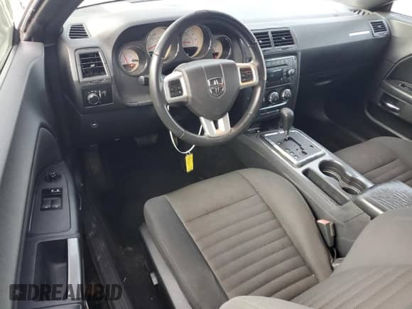 2013 Dodge Challenger SXT z VIN 2C3CDYAG5DH510524, wystawiony jako Copart lot #70951524 z przebiegiem 168 821 mil mil oraz Czysty tytuł • Clean title. Historia ofert i sprzedaży dostępna na DreamBid. Obrazek 8.