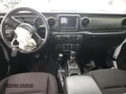 ✅ 2023 Jeep Wrangler Sport Altitude • VIN: 1C4HJXDG8PW620005 • Lot: 88764605. Wystawiony na Copart z przebiegiem 25 724 mil. Bezpłatny archiwum sprzedaży aukcyjnych z USA i szczegółowy raport historii pojazdu na DreamBid. Zdjęcie 8.