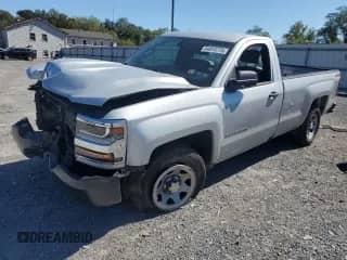 2018 Chevrolet Silverado 1500 Work Truck z VIN 1GCNKNEH6JZ362228, wystawiony jako Copart lot #84814775 z przebiegiem 81 816 mil mil oraz Szkoda całkowita • Salvage title. Historia ofert i sprzedaży dostępna na DreamBid. Obrazek 1.