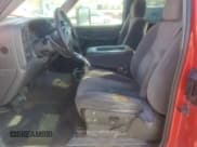 ✅ 2004 Chevrolet Silverado 2500HD LS • VIN: 1GCHK29U24E111656 • Lot: 90936125. Wystawiony na Copart z przebiegiem 196 065 mil. Bezpłatny archiwum sprzedaży aukcyjnych z USA i szczegółowy raport historii pojazdu na DreamBid. Zdjęcie 7.