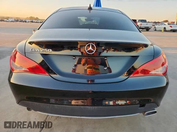 2015 Mercedes-Benz CLA 250 z VIN WDDSJ4EB0FN169833, wystawiony jako Copart lot #83842795 z przebiegiem 29 034 mil mil oraz Szkoda całkowita • Salvage title. Historia ofert i sprzedaży dostępna na DreamBid. Obrazek 6.