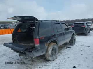 2000 Chevrolet Blazer LT with VIN 1GNDT13W9YK230447, listed as a IAAI auction lot 41381178 with 205,747 mi miles and . Bid and sale history available at DreamBid. Image 4.