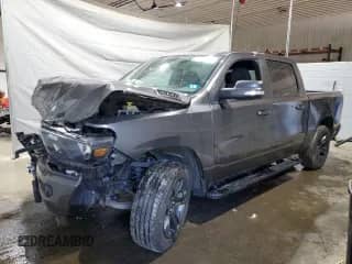 2020 Ram 1500 Lone Star z VIN 1C6SRFFT0LN183191, wystawiony jako Copart lot #70252965 z przebiegiem 100 068 mil mil oraz Szkoda całkowita • Salvage title. Historia ofert i sprzedaży dostępna na DreamBid. Obrazek 1.