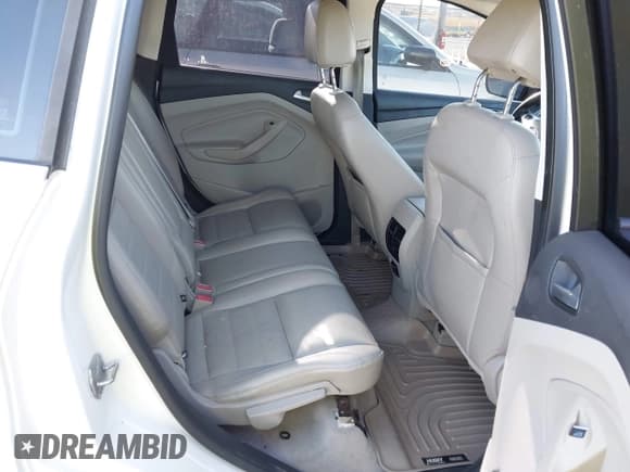 ✅ 2013 Ford C-Max SEL • VIN: 1FADP5BU7DL513122 • Lot: 43497416. Wystawiony na IAAI z przebiegiem 138 297 mil. Bezpłatny archiwum sprzedaży aukcyjnych z USA i szczegółowy raport historii pojazdu na DreamBid. Zdjęcie 8.