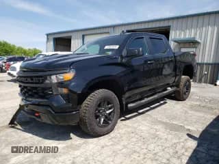 2024 Chevrolet Silverado 1500 Custom Trail Boss z VIN 3GCPDCEK1RG429381, wystawiony jako Copart lot #55667035 z przebiegiem 8 349 mil mil oraz Szkoda całkowita • Salvage title. Historia ofert i sprzedaży dostępna na DreamBid. Obrazek 1.