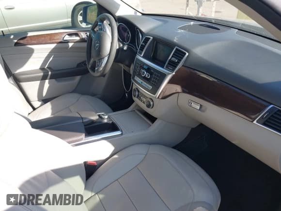 ✅ 2014 Mercedes-Benz M 350 • VIN: 4JGDA2EB6EA309666 • Lot: 43915898. Wystawiony na IAAI z przebiegiem 143 805 mil. Bezpłatny archiwum sprzedaży aukcyjnych z USA i szczegółowy raport historii pojazdu na DreamBid. Zdjęcie 5.