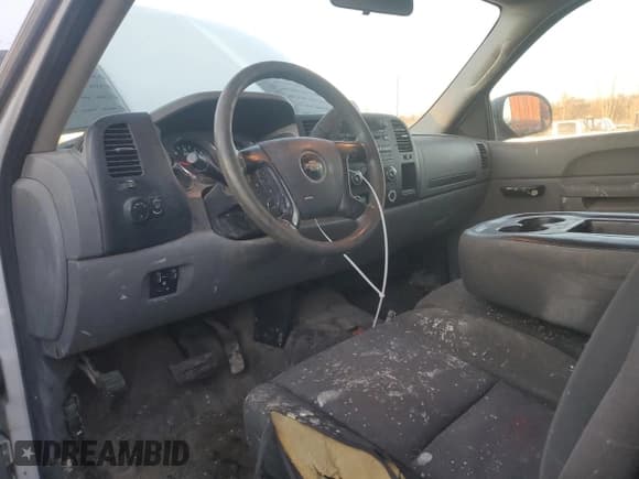 ✅ 2011 Chevrolet Silverado 2500HD Work Truck • VIN: 1GC0CVCG4BF216981 • Lot: 82915564. Wystawiony na Copart z przebiegiem 225 405 mil. Bezpłatny archiwum sprzedaży aukcyjnych z USA i szczegółowy raport historii pojazdu na DreamBid. Zdjęcie 8.