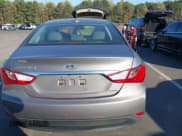 ✅ 2014 Hyundai Sonata SE • VIN: 5NPEC4AC9EH833853 • Лот: 43514135. Опубликован ранее на IAAI с пробегом 125 725 миль. Бесплатный доступ к архиву аукционных продаж из США и подробный отчёт об истории автомобиля на DreamBid. Изображение 17.