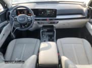 ✅ 2025 Kia Sorento X-Line EX • VIN: 5XYRHDJFXSG376177 • Lot: 86090995. Wystawiony na Copart z przebiegiem 11 477 mil. Bezpłatny archiwum sprzedaży aukcyjnych z USA i szczegółowy raport historii pojazdu na DreamBid. Zdjęcie 8.