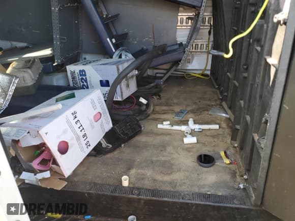 ✅ 2008 Ford Econoline Cargo Commercial • VIN: 1FTNE24W38DB08635 • Лот: 67351825. Опубликован ранее на Copart с пробегом 219 996 миль. Бесплатный доступ к архиву аукционных продаж из США и подробный отчёт об истории автомобиля на DreamBid. Изображение 11.