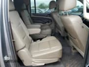 ✅ 2018 Chevrolet Suburban Premier • VIN: 1GNSCJKC5JR293962 • Lot: 50641835. Wystawiony na Copart z przebiegiem 137 598 mil. Bezpłatny archiwum sprzedaży aukcyjnych z USA i szczegółowy raport historii pojazdu na DreamBid. Zdjęcie 11.