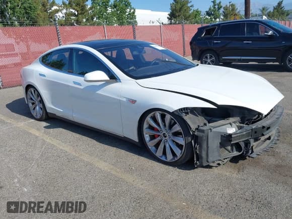 ✅ 2015 Tesla Model S 85D • VIN: 5YJSA1E42FF106175 • Lot: 42847189. Wystawiony na IAAI z przebiegiem 77 266 mil. Bezpłatny archiwum sprzedaży aukcyjnych z USA i szczegółowy raport historii pojazdu na DreamBid. Zdjęcie 1.