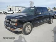 ✅ 2006 Chevrolet Silverado 1500 LT1 • VIN: 2GCEC13T961169732 • Лот: 42069494. Опубликован ранее на Copart с пробегом Не указан. Бесплатный доступ к архиву аукционных продаж из США и подробный отчёт об истории автомобиля на DreamBid. Изображение 1.