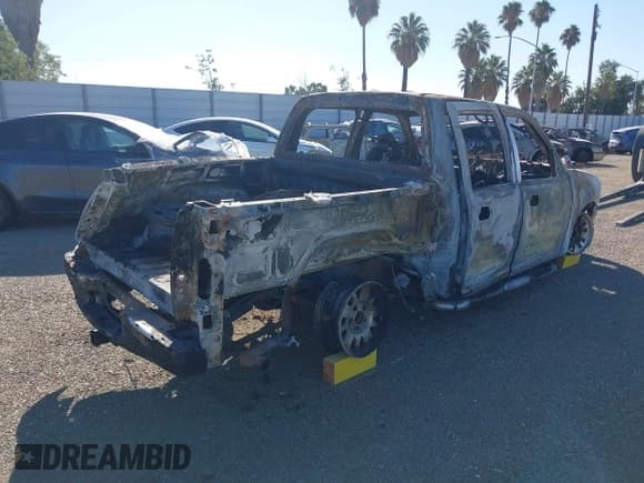 ✅ 2002 Ford F-150 XLT • VIN: 1FTRW08L12KB94422 • Lot: 40262030. Listed on IAAI with Not provided. Free auction sales archive from the USA and detailed vehicle history report at DreamBid. Image 4.