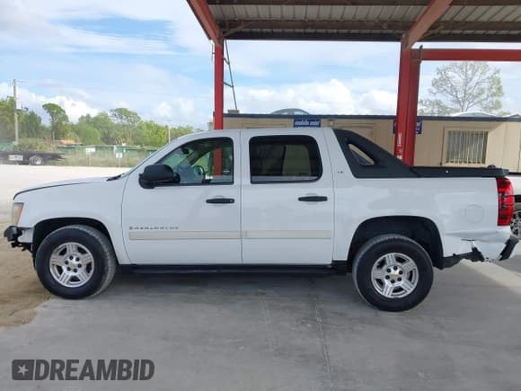 ✅ 2008 Chevrolet Avalanche 1LT • VIN: 3GNFK12358G268381 • Lot: 43829329. Listed on IAAI with 192,491 mi. Free auction sales archive from the USA and detailed vehicle history report at DreamBid. Image 15.