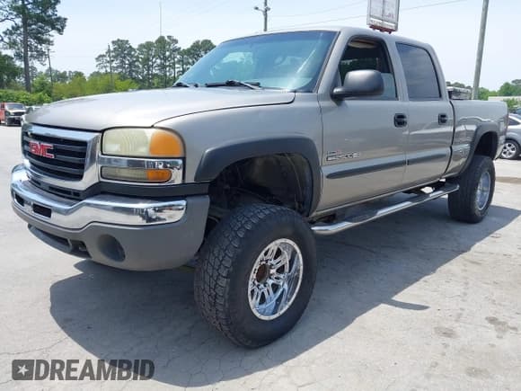 ✅ 2003 GMC Sierra 2500HD SLT • VIN: 1GTHK23103F130049 • Lot: 42295015. Wystawiony na IAAI z przebiegiem 213 548 mil. Bezpłatny archiwum sprzedaży aukcyjnych z USA i szczegółowy raport historii pojazdu na DreamBid. Zdjęcie 18.