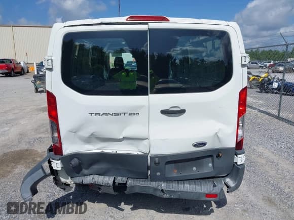✅ 2017 Ford Transit • VIN: 1FTYR2ZM2HKA21541 • Лот: 42540880. Опубликован ранее на IAAI с пробегом 177 013 миль. Бесплатный доступ к архиву аукционных продаж из США и подробный отчёт об истории автомобиля на DreamBid. Изображение 16.