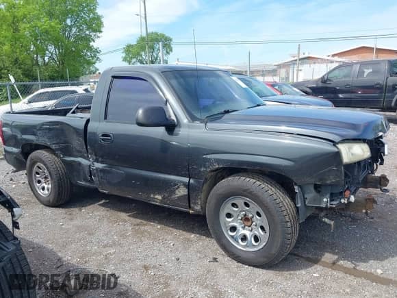 2004 Chevrolet Silverado 1500 z VIN 1GCEC14T24Z201973, wystawiony jako IAAI lot #41975574 z przebiegiem 127 796 mil mil oraz . Historia ofert i sprzedaży dostępna na DreamBid. Obrazek 13.