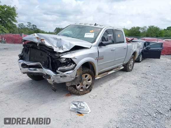 ✅ 2018 Ram 2500 Laramie • VIN: 3C6UR5FLXJG420990 • Lot: 42069972. Listed on IAAI with Not provided. Free auction sales archive from the USA and detailed vehicle history report at DreamBid. Image 2.