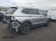 ✅ 2024 Volkswagen Tiguan SE • VIN: 3VVMB7AX3RM105160 • Lot: 86332825. Wystawiony na Copart z przebiegiem 10 661 mil. Bezpłatny archiwum sprzedaży aukcyjnych z USA i szczegółowy raport historii pojazdu na DreamBid. Zdjęcie 3.