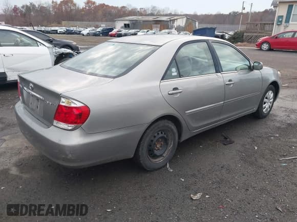 ✅ 2005 Toyota Camry LE • VIN: 4T1BE30KX5U955364 • Lot: 43717827. Listed on IAAI with 216,992 mi. Free auction sales archive from the USA and detailed vehicle history report at DreamBid. Image 4.
