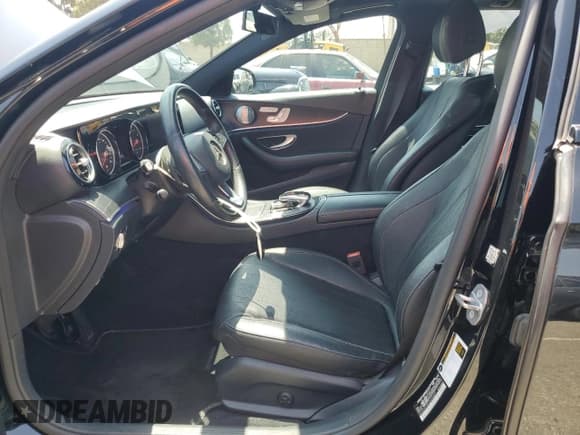 ✅ 2018 Mercedes-Benz E 400 • VIN: WDDZH6GB5JA430425 • Лот: 59172735. Опубликован ранее на Copart с пробегом 81 431 миль. Бесплатный доступ к архиву аукционных продаж из США и подробный отчёт об истории автомобиля на DreamBid. Изображение 7.