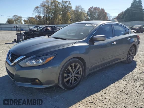 ✅ 2018 Nissan Altima SR • VIN: 1N4AL3AP2JC177695 • Лот: 92292765. Опубликован ранее на Copart с пробегом 95 937 миль. Бесплатный доступ к архиву аукционных продаж из США и подробный отчёт об истории автомобиля на DreamBid. Изображение 1.