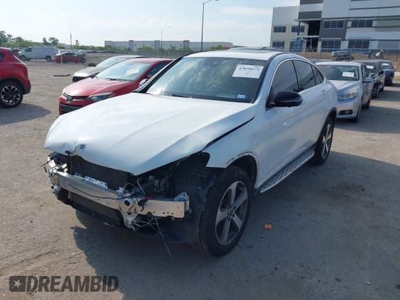 ✅ 2022 Mercedes-Benz GLC 300 • VIN: W1N0J8EB8NG018694 • Lot: 43076672. Wystawiony na IAAI z przebiegiem 42 987 mil. Bezpłatny archiwum sprzedaży aukcyjnych z USA i szczegółowy raport historii pojazdu na DreamBid. Zdjęcie 2.