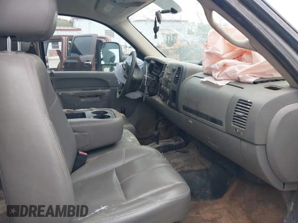 ✅ 2011 Chevrolet Silverado 2500HD • VIN: 1GB1KVCG2BF190764 • Lot: 41937031. Wystawiony na IAAI z przebiegiem 278 538 mil. Bezpłatny archiwum sprzedaży aukcyjnych z USA i szczegółowy raport historii pojazdu na DreamBid. Zdjęcie 5.