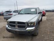 ✅ 2005 Dodge Dakota SLT • VIN: 1D7HW48K55S277646 • Lot: 43651368. Wystawiony na IAAI z przebiegiem 148 752 mil. Bezpłatny archiwum sprzedaży aukcyjnych z USA i szczegółowy raport historii pojazdu na DreamBid. Zdjęcie 2.