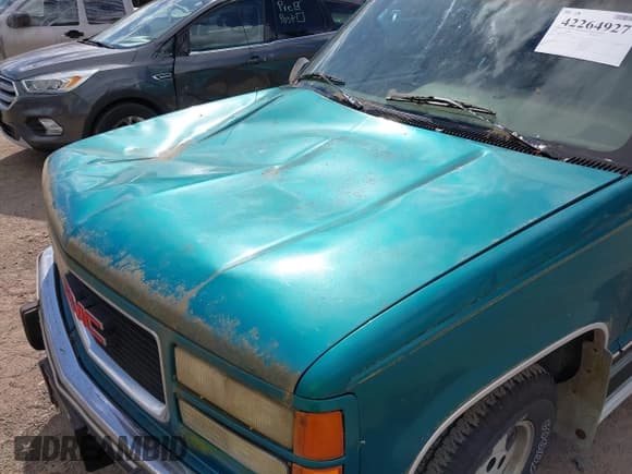 ✅ 1995 GMC Sierra 1500 • VIN: 1GTEC14K9SZ528472 • Lot: 42264927. Wystawiony na IAAI z przebiegiem 108 792 mil. Bezpłatny archiwum sprzedaży aukcyjnych z USA i szczegółowy raport historii pojazdu na DreamBid. Zdjęcie 6.