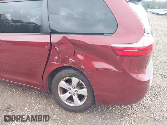 ✅ 2015 Toyota Sienna LE • VIN: 5TDKK3DC5FS597192 • Lot: 42708412. Listed on IAAI with 178,116 mi. Free auction sales archive from the USA and detailed vehicle history report at DreamBid. Image 6.