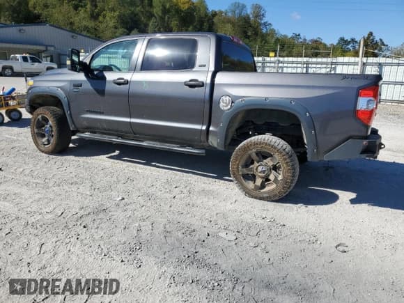 ✅ 2018 Toyota Tundra SR5 • VIN: 5TFDW5F19JX769005 • Лот: 86611125. Опубликован ранее на Copart с пробегом 156 430 миль. Бесплатный доступ к архиву аукционных продаж из США и подробный отчёт об истории автомобиля на DreamBid. Изображение 2.