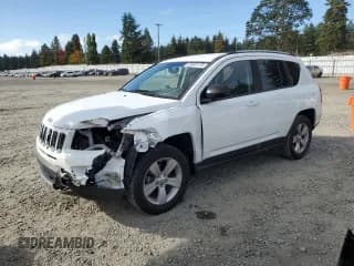 ✅ 2016 Jeep Compass Sport • VIN: 1C4NJDBB3GD779891 • Lot: 83849175. Wystawiony na Copart z przebiegiem 124 971 mil. Bezpłatny archiwum sprzedaży aukcyjnych z USA i szczegółowy raport historii pojazdu na DreamBid. Zdjęcie 1.