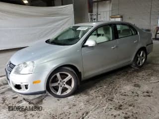✅ 2010 Volkswagen Jetta SE • VIN: 3VWRZ7AJ1AM066954 • Lot: 64360405. Listed on Copart with 128,605 mi. Free auction sales archive from the USA and detailed vehicle history report at DreamBid. Image 1.