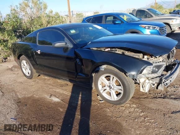 ✅ 2014 Ford Mustang V6 • VIN: 1ZVBP8AM4E5266052 • Лот: 43785626. Опубликован ранее на IAAI с пробегом 136 836 миль. Бесплатный доступ к архиву аукционных продаж из США и подробный отчёт об истории автомобиля на DreamBid. Изображение 1.