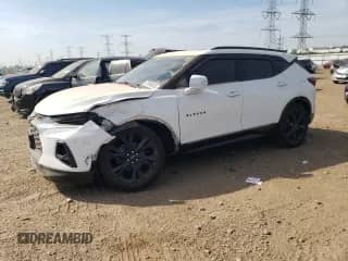 2019 Chevrolet Blazer RS z VIN 3GNKBJRSXKS664516, wystawiony jako Copart lot #72068005 z przebiegiem 104 498 mil mil oraz Szkoda całkowita • Salvage title. Historia ofert i sprzedaży dostępna na DreamBid. Obrazek 1.