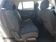 ✅ 2021 Chevrolet Traverse LS • VIN: 1GNERFKW8MJ193604 • Lot: 77136114. Wystawiony na Copart z przebiegiem 61 366 mil. Bezpłatny archiwum sprzedaży aukcyjnych z USA i szczegółowy raport historii pojazdu na DreamBid. Zdjęcie 10.