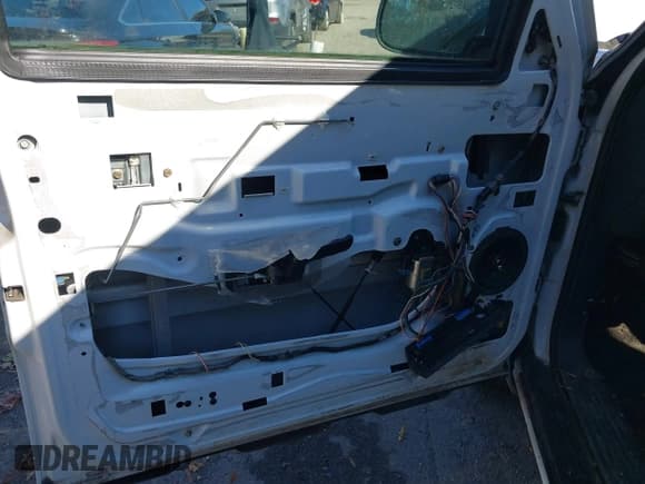 ✅ 2002 Chevrolet Avalanche • VIN: 3GNEC13T32G319908 • Lot: 43625272. Listed on IAAI with 184,181 mi. Free auction sales archive from the USA and detailed vehicle history report at DreamBid. Image 12.