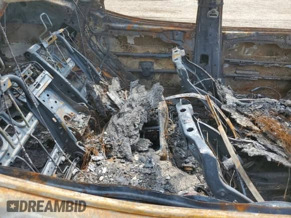 2017 Hyundai Santa Fe 2.0T z VIN 5XYZUDLA0HG449336, wystawiony jako Copart lot #59564805 z przebiegiem Nie podano mil oraz Nie do naprawy • Non repairable. Historia ofert i sprzedaży dostępna na DreamBid. Obrazek 11.