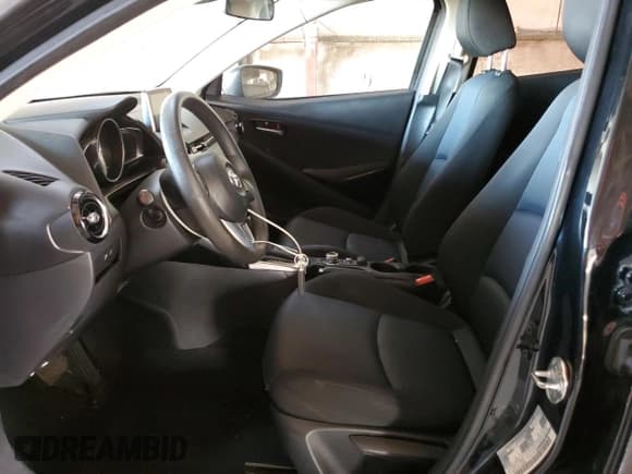 ✅ 2018 Toyota Yaris • VIN: 3MYDLBYV9JY320625 • Лот: 92435425. Опубликован ранее на Copart с пробегом 128 807 миль. Бесплатный доступ к архиву аукционных продаж из США и подробный отчёт об истории автомобиля на DreamBid. Изображение 7.