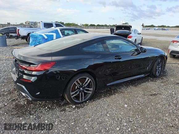✅ 2025 BMW 8 Series 840i • VIN: WBAAE4C00SCS15790 • Lot: 52370345. Wystawiony na Copart z przebiegiem 16 339 mil. Bezpłatny archiwum sprzedaży aukcyjnych z USA i szczegółowy raport historii pojazdu na DreamBid. Zdjęcie 3.