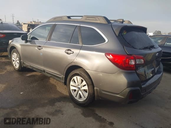 ✅ 2018 Subaru Outback Premium • VIN: 4S4BSAHCXJ3291092 • Lot: 43690389. Wystawiony na IAAI z przebiegiem 204 149 mil. Bezpłatny archiwum sprzedaży aukcyjnych z USA i szczegółowy raport historii pojazdu na DreamBid. Zdjęcie 3.