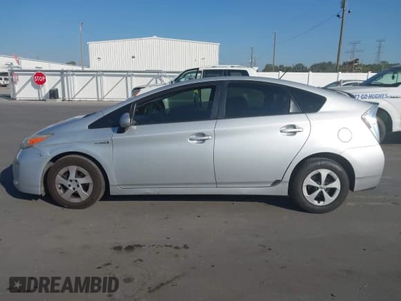✅ 2015 Toyota Prius Two • VIN: JTDKN3DU6F0425904 • Lot: 43769781. Listed on IAAI with 338,612 mi. Free auction sales archive from the USA and detailed vehicle history report at DreamBid. Image 14.