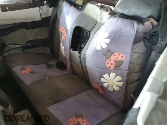 ✅ 2004 Volkswagen Beetle GLS • VIN: 3VWCM31Y64M318339 • Lot: 70225965. Wystawiony na Copart z przebiegiem 85 402 mil. Bezpłatny archiwum sprzedaży aukcyjnych z USA i szczegółowy raport historii pojazdu na DreamBid. Zdjęcie 10.